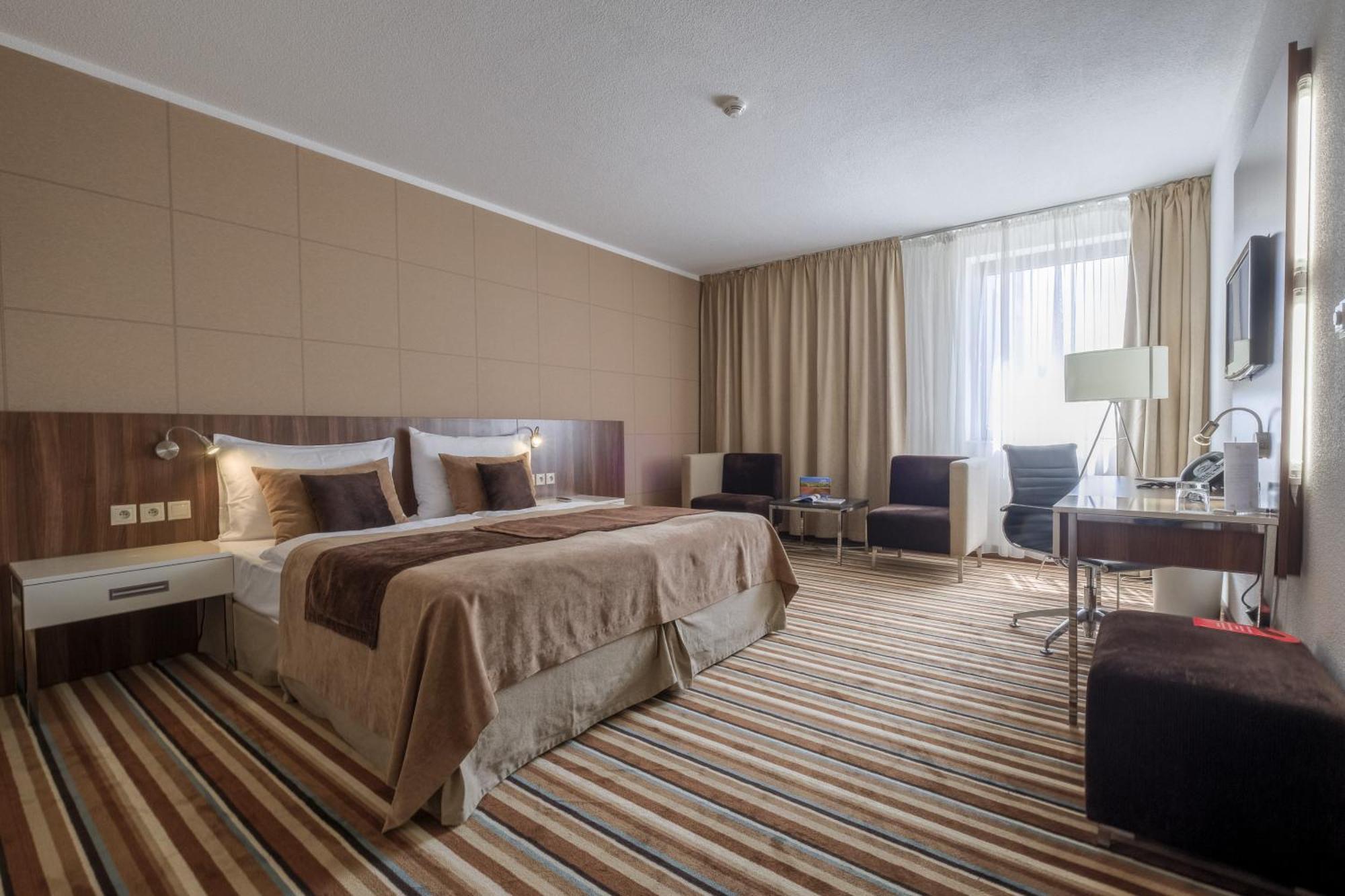 לביצה Business Hotel Astrum Laus מראה חיצוני תמונה