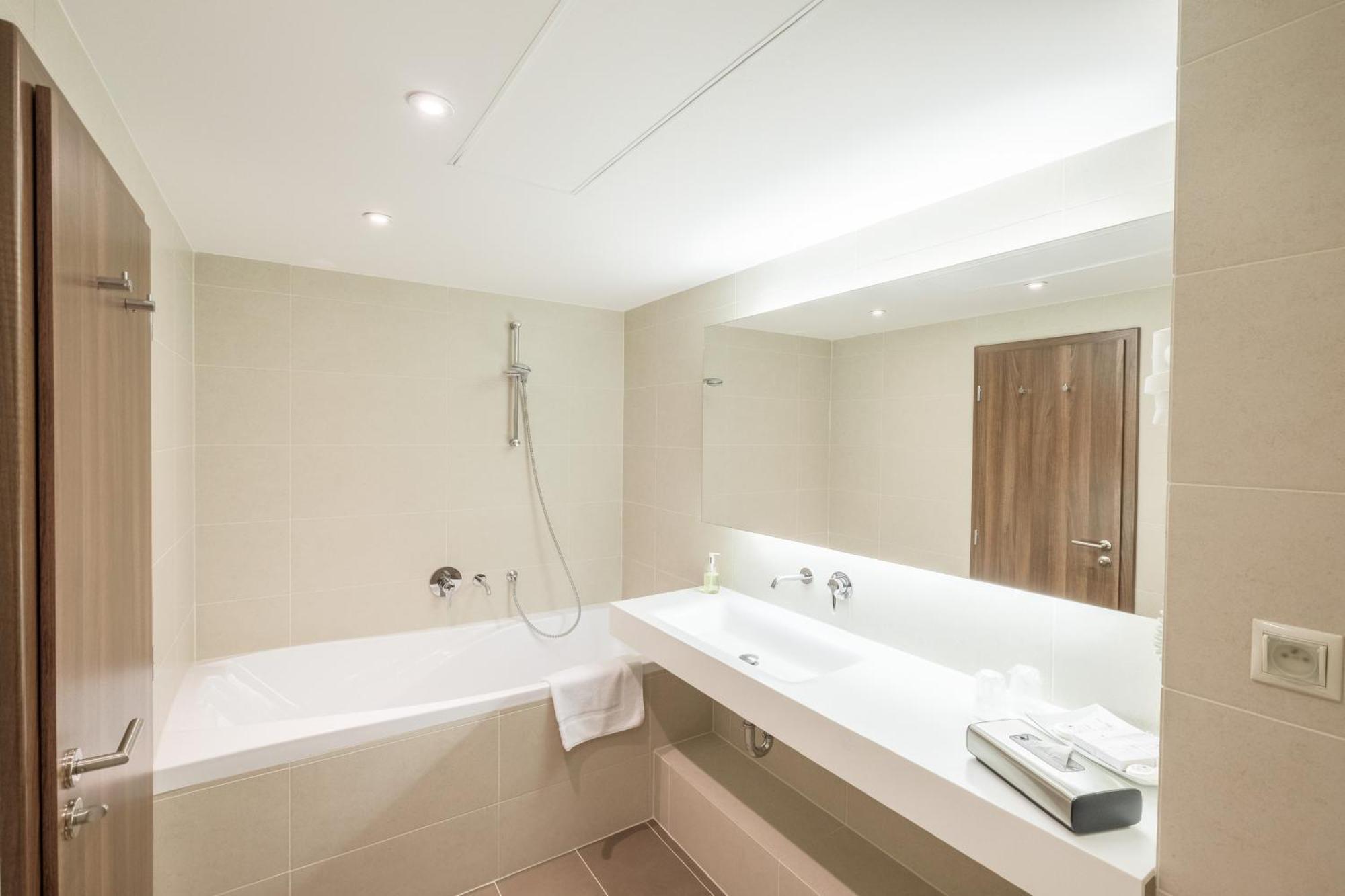 לביצה Business Hotel Astrum Laus מראה חיצוני תמונה