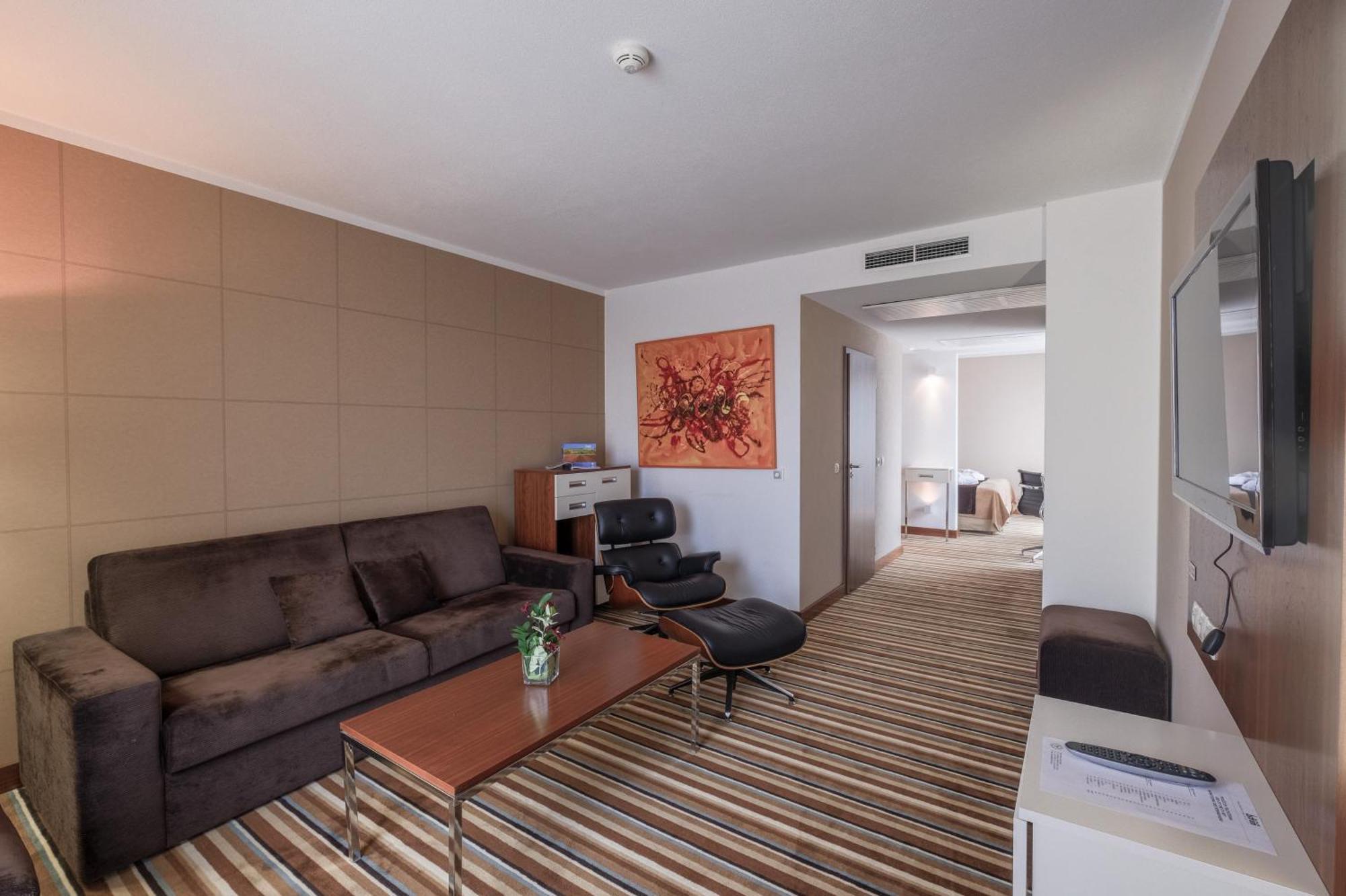 לביצה Business Hotel Astrum Laus מראה חיצוני תמונה