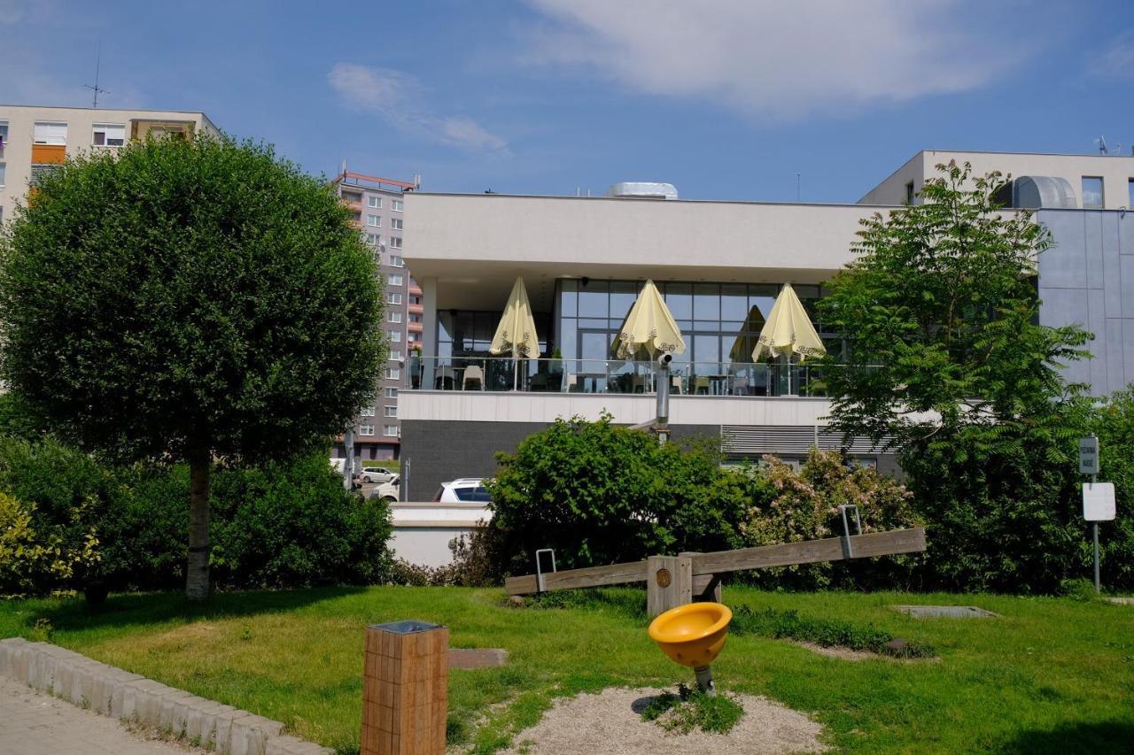 לביצה Business Hotel Astrum Laus מראה חיצוני תמונה