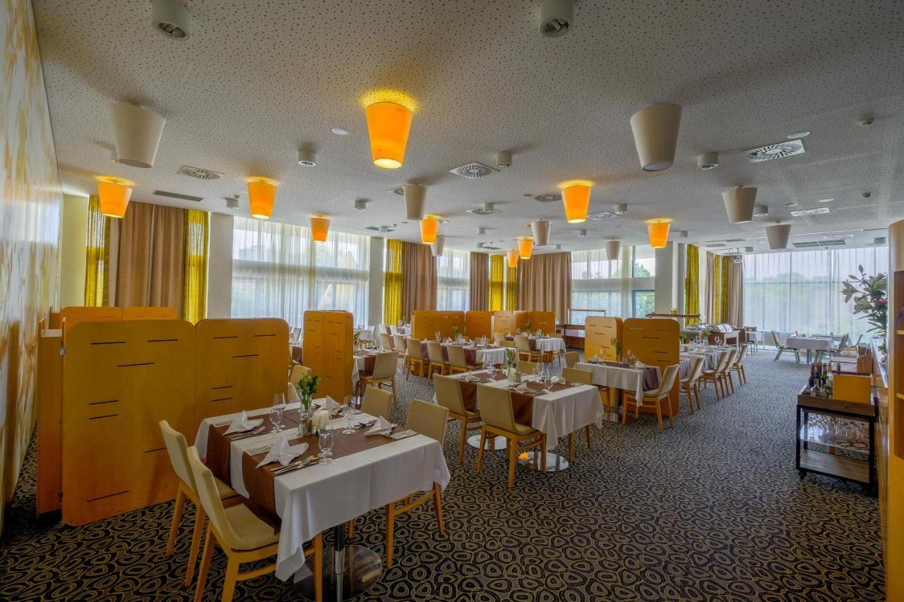 לביצה Business Hotel Astrum Laus מראה חיצוני תמונה