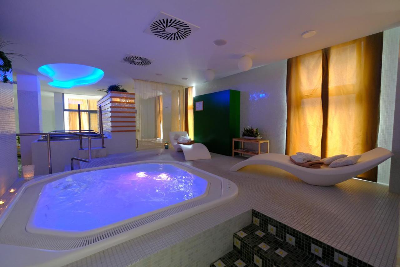 לביצה Business Hotel Astrum Laus מראה חיצוני תמונה